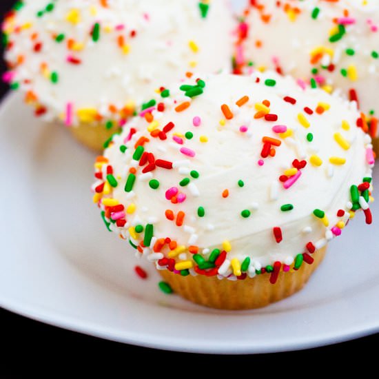 Moist Vanilla Cupcake - Recipe photo by endgredients
