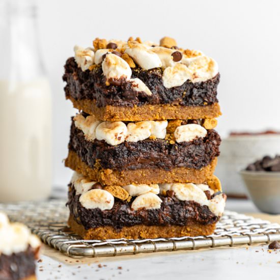 Vegan S'mores Brownies - Recipe photo by purelykaylie