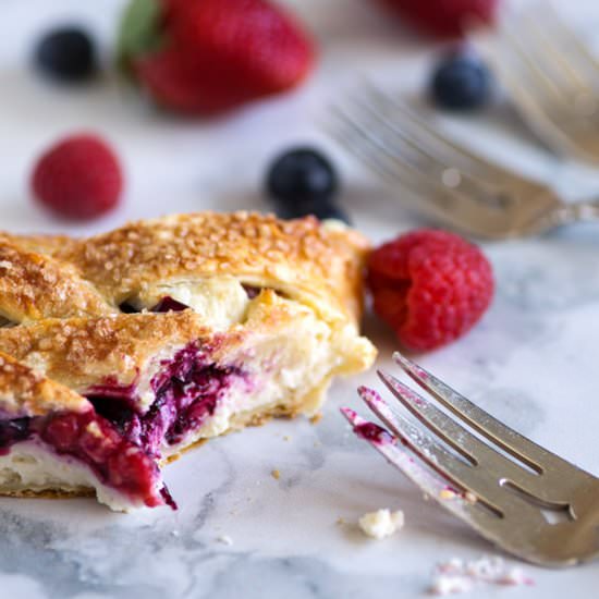Berry Pastry Bread - Recipe photo by Barbara Curry