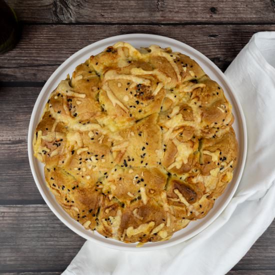 Pull-apart Garlic Bread - Recipe photo by fooodlove