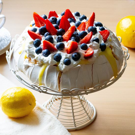 Pavlova - Recipe photo by mecooks.com