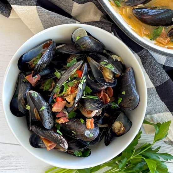 Steamed Mussels with Smoky Bacon - Recipe photo by asiancaucasian