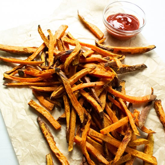 Crispy Sweet Potato Fries - Recipe photo by Biteyourcravings