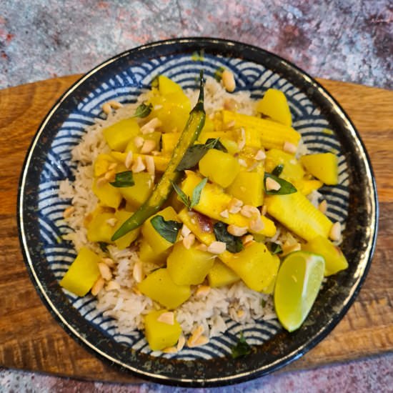 Kohlrabi and Potato Curry - Recipe photo by cropdrop