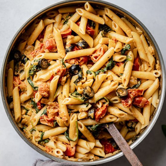 Pasta with Tomatoes and Spinach - Recipe photo by The Last Food Blog