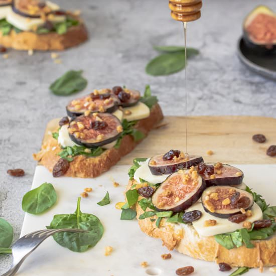 Toast with spinach, mint and figs - Recipe photo by Secretos Del Sur