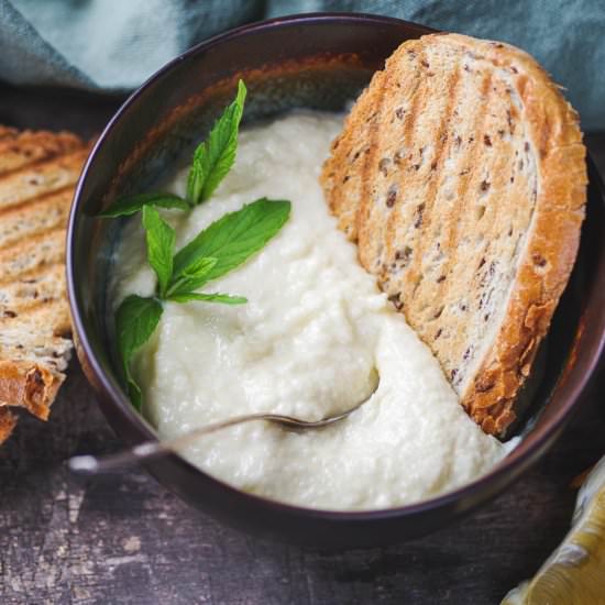 Lebanese Toum - Recipe photo by chocolatesandchai