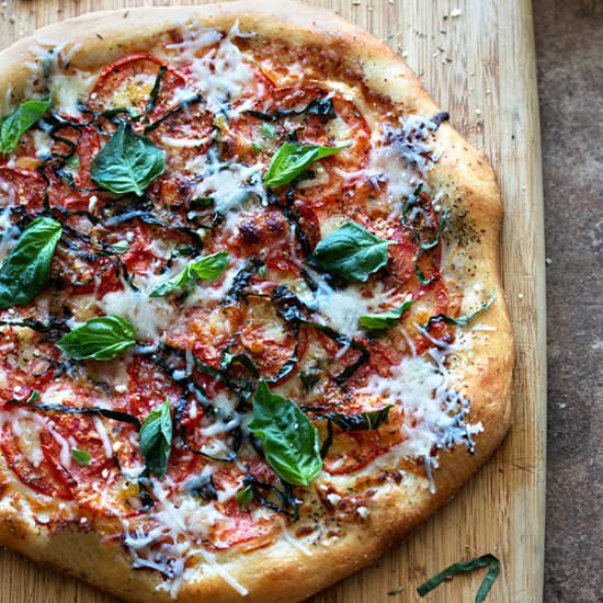 Mozzarella Pizza with Tomato Basil - Recipe photo by URBANBAKES