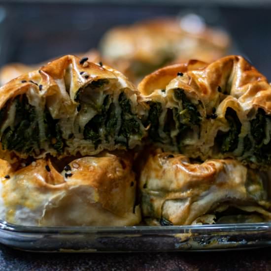 Spinach Borek (Ispanakli Borek) - Recipe photo by Cooking Gorgeous