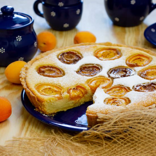 Almond tart with apricots - Recipe photo by mecooks.com