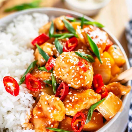 SWEET AND SOUR CHICKEN STIR FRY - Recipe photo by theyummybowl