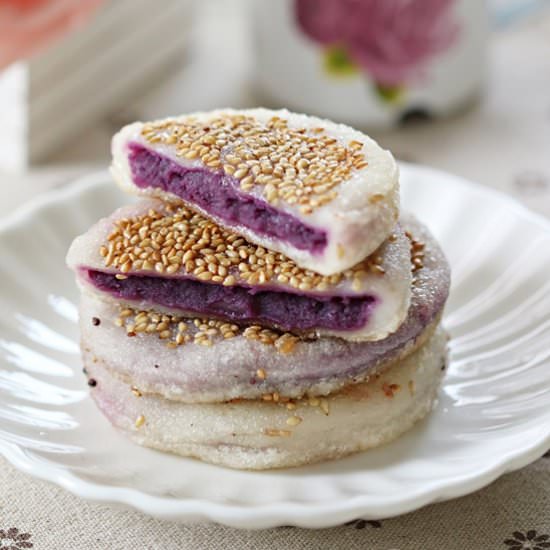 Purple Sweet Potato Pancakes - Recipe photo by Anncoo