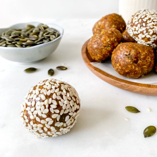 Turmeric ginger energy balls - Recipe photo by Low Histamine Kitchen