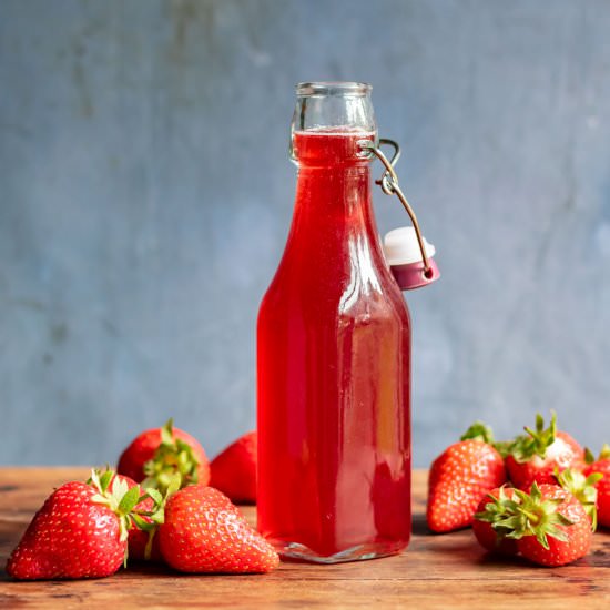 Strawberry Syrup - Recipe photo by veggie desserts