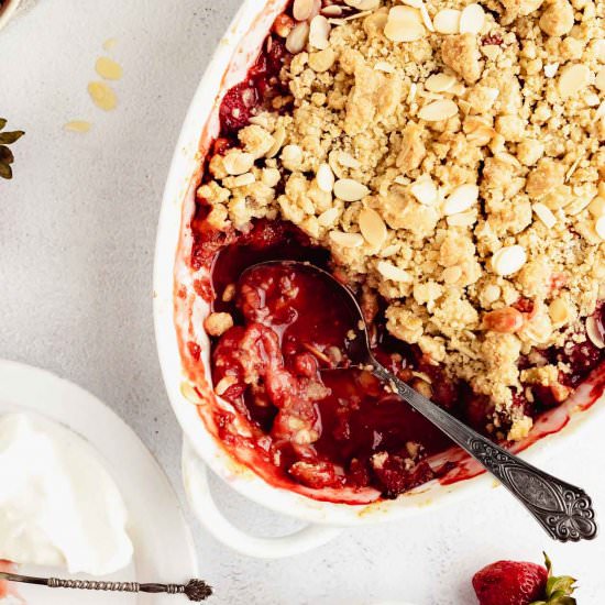 Easy Strawberry Almond Crumble - Recipe photo by FlouringKitchen