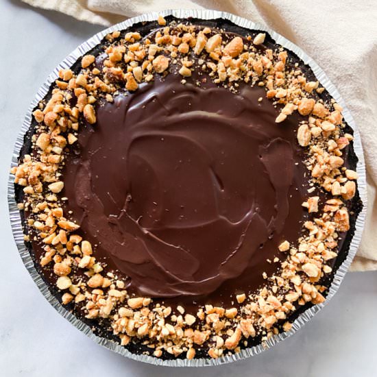Easy No-Bake Peanut Butter Pie - Recipe photo by Sugarylogic