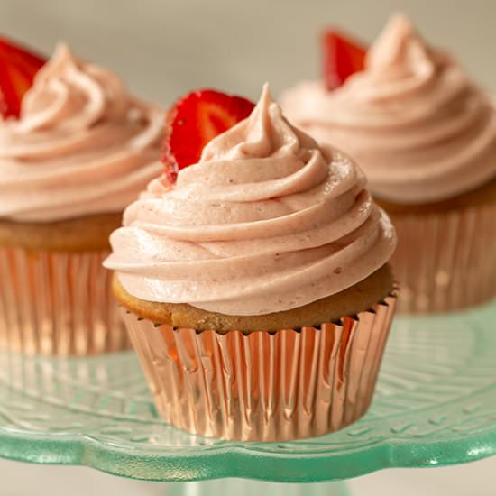 Fresh Strawberry Cupcakes - Recipe photo by tenpoundcakecompany