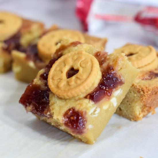 Mini Jammie Dodger Blondies - Recipe photo by Sweet Mouth Joy