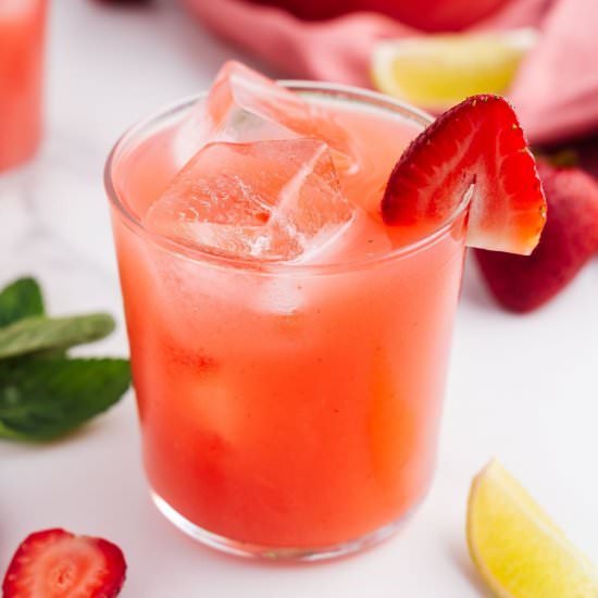 Agua de Fresa (Strawberry Water) - Recipe photo by brokebankvegan