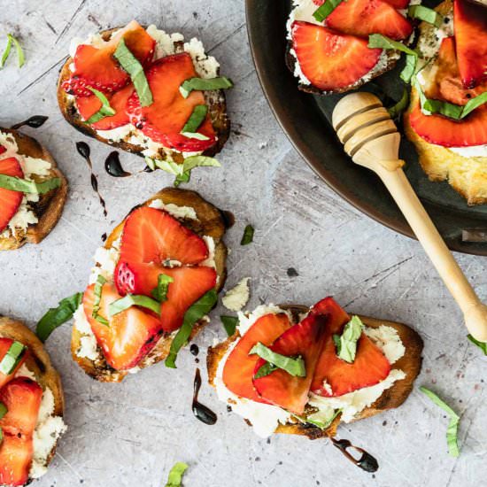 Strawberry Basil Crostini - Recipe photo by foodiegirlchicago