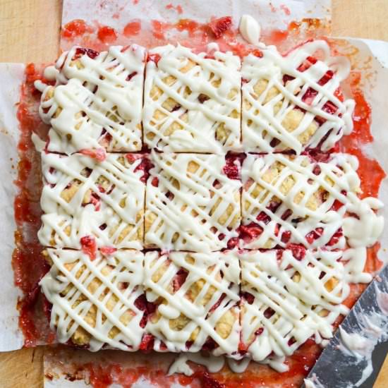 Strawberry Oatmeal Crumb Bars - Recipe photo by littlehomeinthemaking