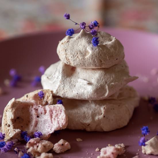 How to make vegan meringue - Recipe photo by modernveganguide