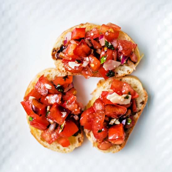 EASY tomato bruschetta - Recipe photo by lifeloveandgoodfood