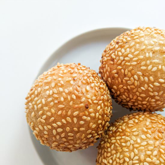 Perfect Golden Vegan Sesame Balls - Recipe photo by bakeroise