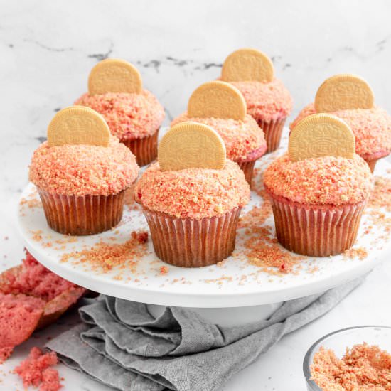 Strawberry Crunch Cupcakes - Recipe photo by Chopnotch