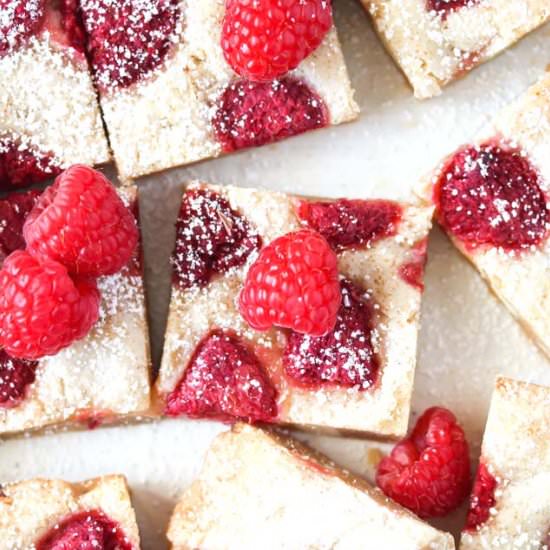 White Chocolate Raspberry Blondies - Recipe photo by the fast recipe