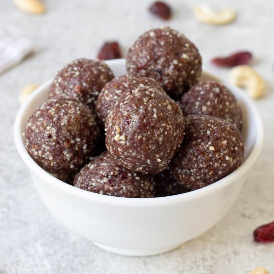 Nut and Date Energy Balls - Recipe photo by Healthy Life Trainer