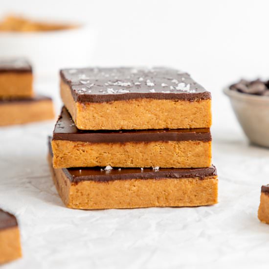 Chocolate Peanut Butter Protein Bar - Recipe photo by purelykaylie