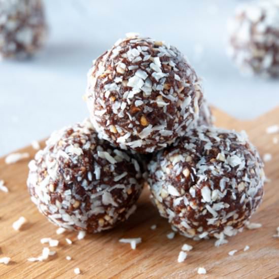 Chocolate Hazelnut Energy Balls - Recipe photo by theSimplerKitchen