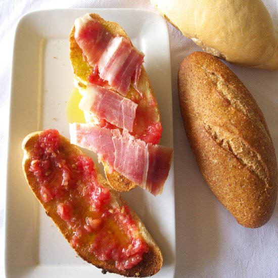 Toasts with Fresh Tomato - Recipe photo by spainkitchen
