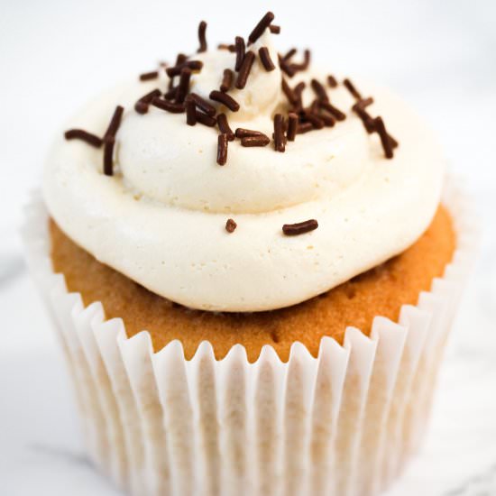 Baileys Cupcakes with Buttercream - Recipe photo by Simshomekitchen