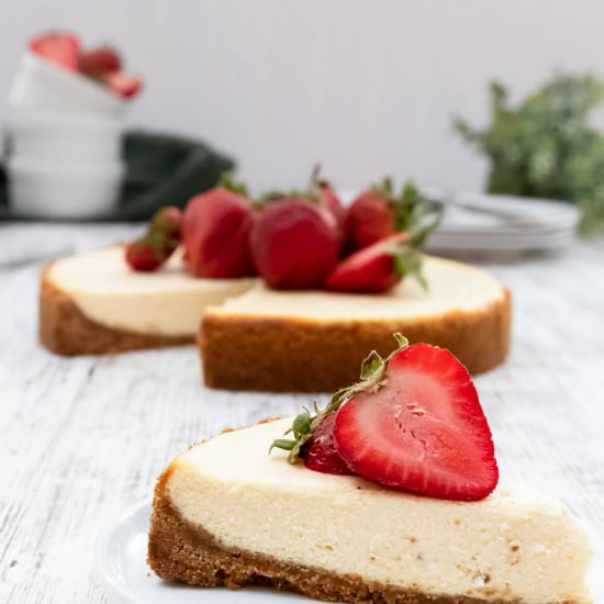 Classic Cheesecake with Sour Cream - Recipe photo by piece.of.lulu