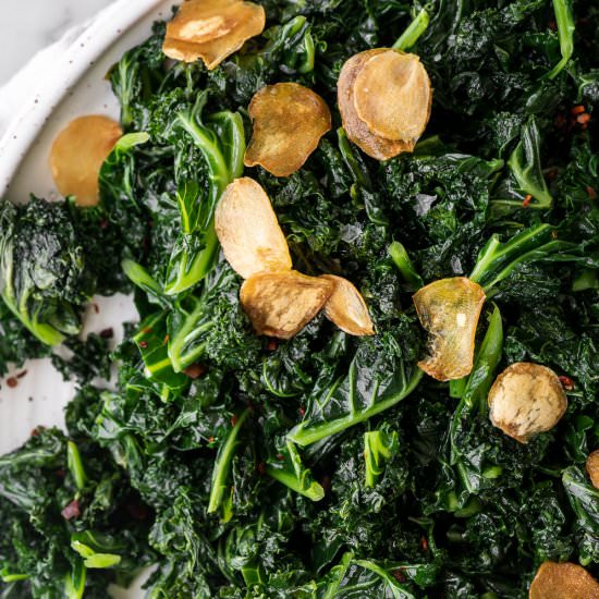 sautéed kale with fried garlic - Recipe photo by withspice