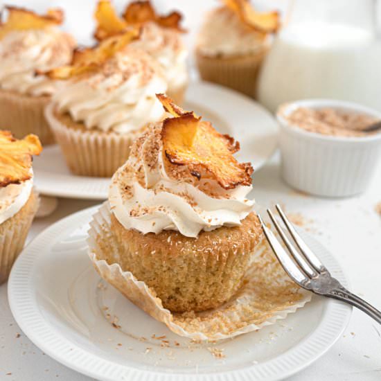 Pineapple Coconut Cupcakes - Recipe photo by catherine.desserts