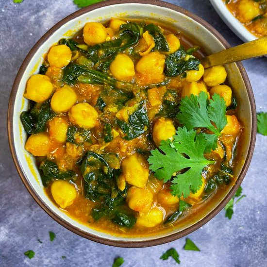 Chickpea Spinach Curry (Chana Saag) - Recipe photo by indianveggiedelight