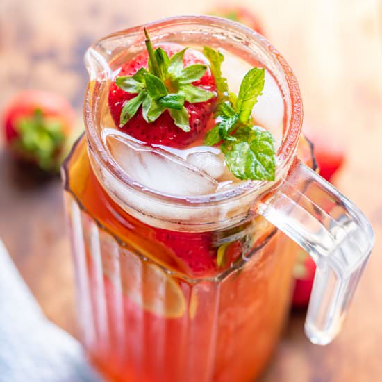 Strawberry Iced Tea - Recipe photo by veggie desserts