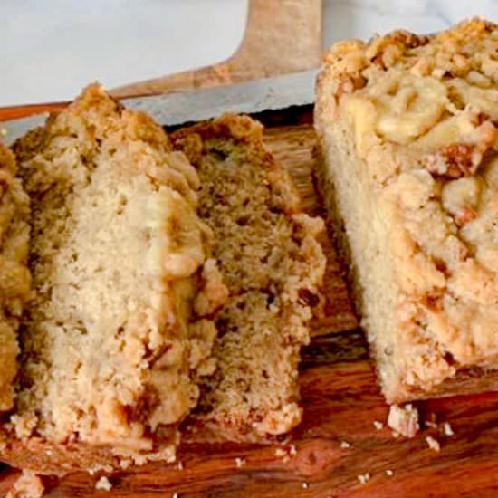 Pecan Streusel Banana Bread - Recipe photo by NotEntirelyAverage