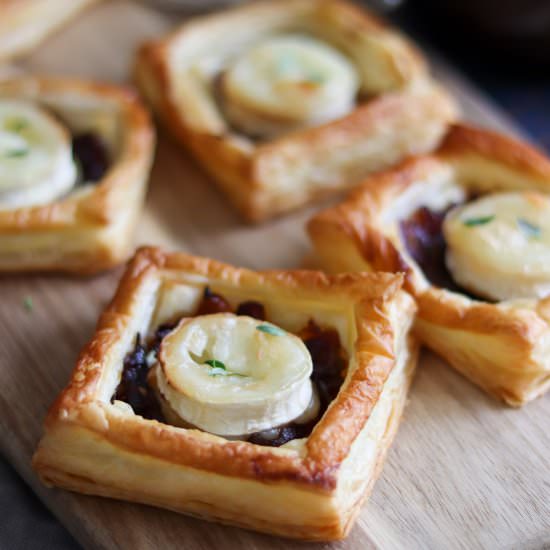 Puff Pastry Goat's Cheese Tarts - Recipe photo by CurlysCooking