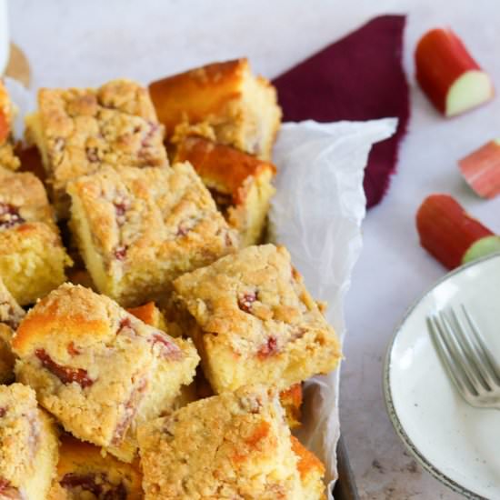 Rhubarb Crumble Cake Bars - Recipe photo by CurlysCooking