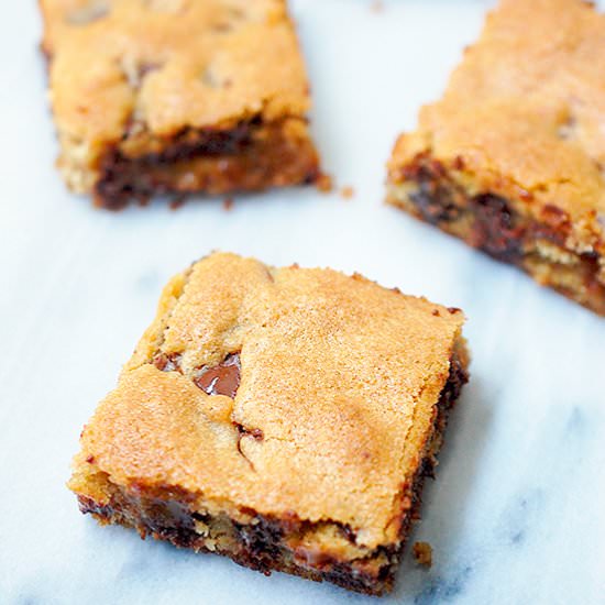 Caramel chocolate chip cookie bars - Recipe photo by evabakes