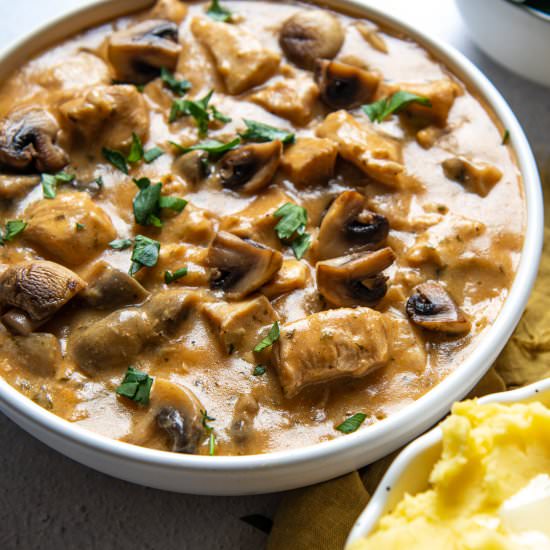 Creamy Chicken Stroganoff - Recipe photo by MamaGourmand