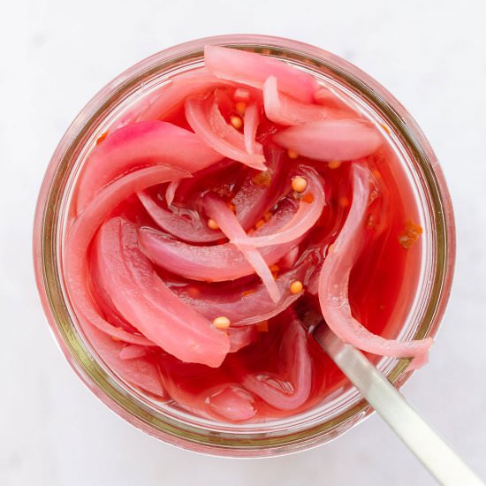 QUICK PICKLED RED ONIONS - Recipe photo by thehealthfulideas