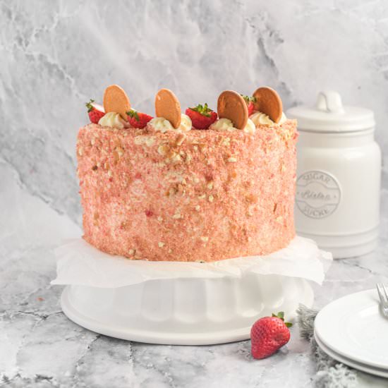 Strawberry Crunch Cake - Recipe photo by Chopnotch