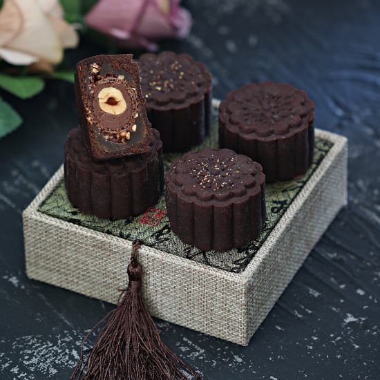 Chocolate Mooncake Ferrero Rocher - Recipe photo by Anncoo