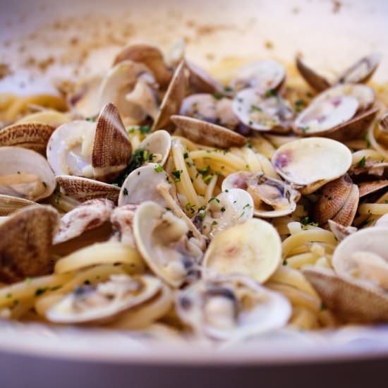Spaghetti with Clams Easy Recipe - Recipe photo by TheWorldIsAnOyster