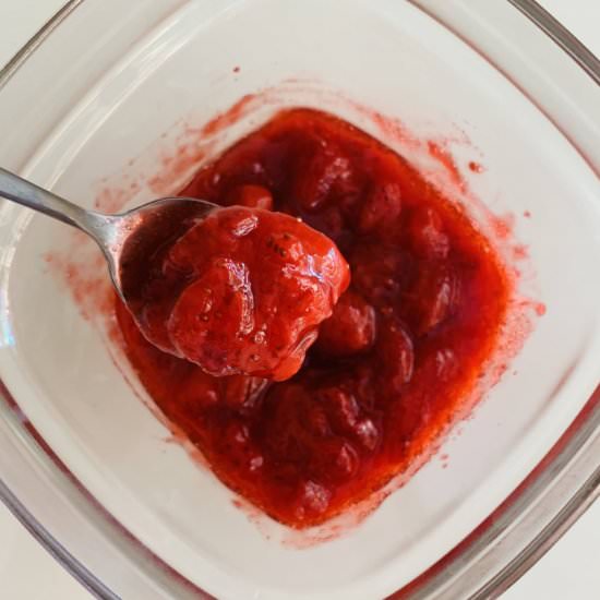Easy Fresh Strawberry Sauce - Recipe photo by endgredients
